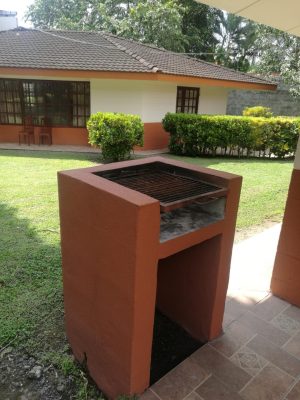 finca-recreo-asador-exterior