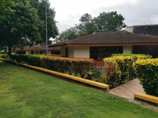 finca-recreo-cabaña-jardines