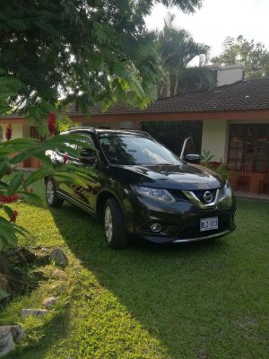 finca-recreo-carro-estacionado