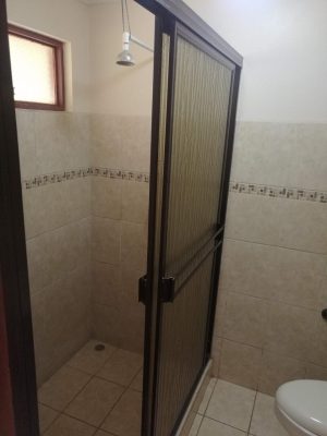finca-recreo-ducha-con-vidrio