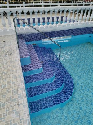 finca-recreo-escalera-piscina
