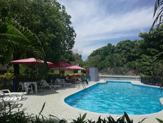 finca-recreo-piscina-area-descanso